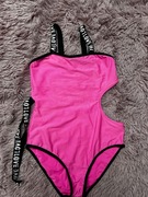 strój kąpielowy i czepek 