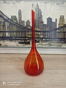 Dekoracyjny wazon szklany – czerwony, PRL, ręcznie formowany