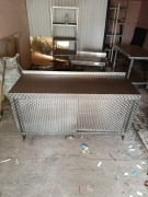 Stół ze stali nierdzewnej z szafką i 2 półkami 