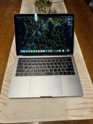 Apple macbook pro 13” a1706 2017