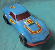 Stare autko Chevrolet Corvette – PRL, rzemiosło z lat 70-80 XX wieku.