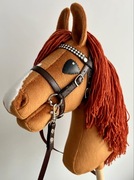 NOWY Hobby Horse A4 z ogłowiem i wodzami rudy