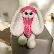 Pluszowy króliczek w sukience 