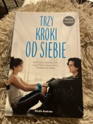 Trzy kroki od siebie