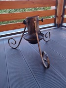 Stojak metalowy pod choinkę z pojemnikiem na wodę 