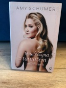 Dziewczyna z tatuażem na lędźwiach Amy Schumer