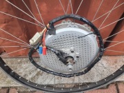 Silnik bionx zapleciony w obręcz