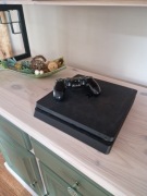 Konsola ps4 slim + pad