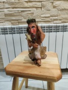 Rzeźba Ludowa Jezus Frasobliwy z krzyżem autorstwa Krzysztofa Grodzickiego