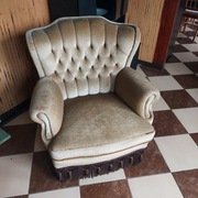 Dwa stylowe fotele i sofa 