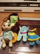 Maskotka lalka. z nosidełkiem i ubrankami