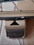 Maszyna do pisania z dużym wałkiem 