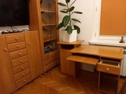 meble biurowe i krzesło obrotowe