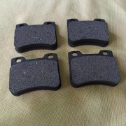 KLOCKI PRZÓD CITROEN SAXO 1.0-1.5 96-04 AX 93-97