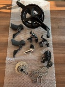 Kompletna grupa szosowa Shimano 105 R7000 z hamulcami szczękowymi
