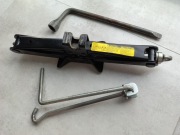 Lewarek podnośnik samochodowy Toyota