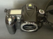 Nikon D90 z dodatkowym gripem