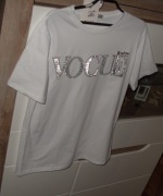 śliczny T-Shirt śnieżno biały _kryształki_cyrkonie napis VOGUE  r. L/XL