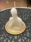 Ozdobna świeczka podparty człowiek