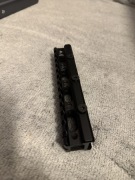 Leapers Podwyższenie UTG Super Slim 13 slotów - 0,83" - Czarne - MT-RSX8L