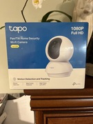 Dwie kamery zewnętrzne i jedna kamera domowa.