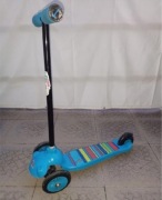 Hulajnoga trójkołowa niebieska