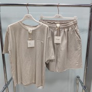 Letni komplet z lekkiego materiału – oddychający i wygodny