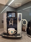 Sprzedam ekspres do kawy Jura S8