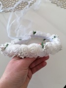 Wianek komunijny biały ślub sesja biały różyczki