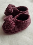 Papcie kapie dziewczęce z kokardą wełna handmade rozmiar 20/21