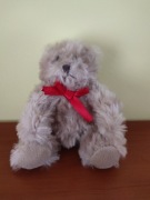 Maskotka miś brązowy z kokardką