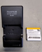 Fujifilm zestaw Ładowarka BC-50A + akumulator NP - 50A 1000 mAh