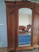 Antyczna szafa z lustrem