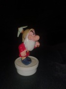 Disney - Królewna Śnieżka - krasnoludek Gburek - figurka z baśni 