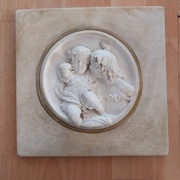 Płaskorzeźba z gipsu przedstawiająca dzieci z Calmady 