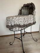 Metalowe łóżeczko dziecięce zabytkowe 