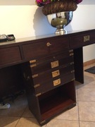 Klasyczne biurko angielskie gabinetowe z blatem wyścielonym naturalną skórą