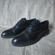 Buty skórzane Versace Collection. Wkładka ma 28 cm.