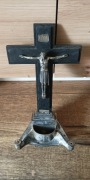 Stary krucyfiks z kropielnicą – metalowy, vintage