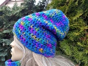 Czapka wykonana na szydełku multikolor