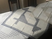 Obrus ręcznie haftowany, mereżka 100x100 cm