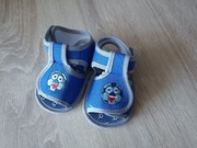 Sandałki, niechodki niemowlęce roz. 18