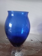 Kobaltowy szklany wazon