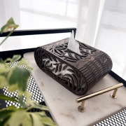 Drewniane pudełko na chusteczki LEAF – roślinny wzór