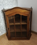 Klasyczna Szafka Narożna z Przeszkleniami – Styl Vintage