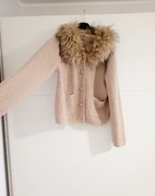 Sweterek beżowy zapinany na guziki z futerkiem, klasyczny, unikatowy