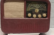 Zabytkowe radio przenośne 