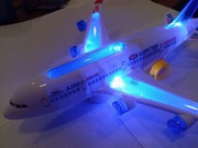 Samolot odrzutowy pasażerski zabawka 30 cm efekty świetlne i dzwiękowe