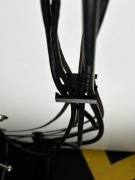 Uchwyt na kable do biurka 8mm