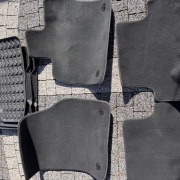 Dywaniki materiałowe audi Q2 , bardzo ładne OEM,